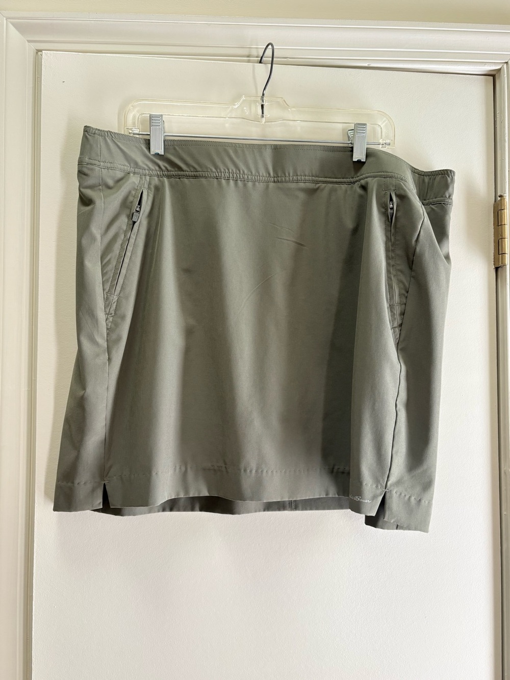 Eddie Bauer Lightweight Olive Green Skort with Zip Pockets